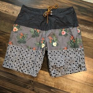 Men’s free world swim trunks size 34